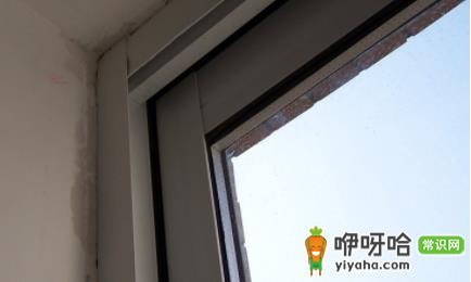 怎么去除窗框上的风化胶带？3种简单有效方法