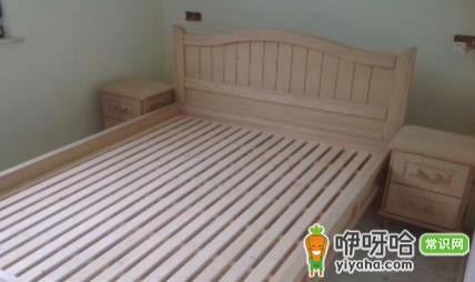 清漆挥发时间:床上刷清漆后多久散味?一般3-7天