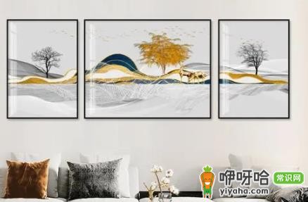 客厅挂画离天花板多高合适？3种常见高度参考