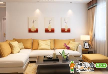 客厅挂画离天花板多高合适?3种常见高度参考