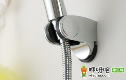 淋浴花洒固定架坏了怎么修?3招快速修复技巧