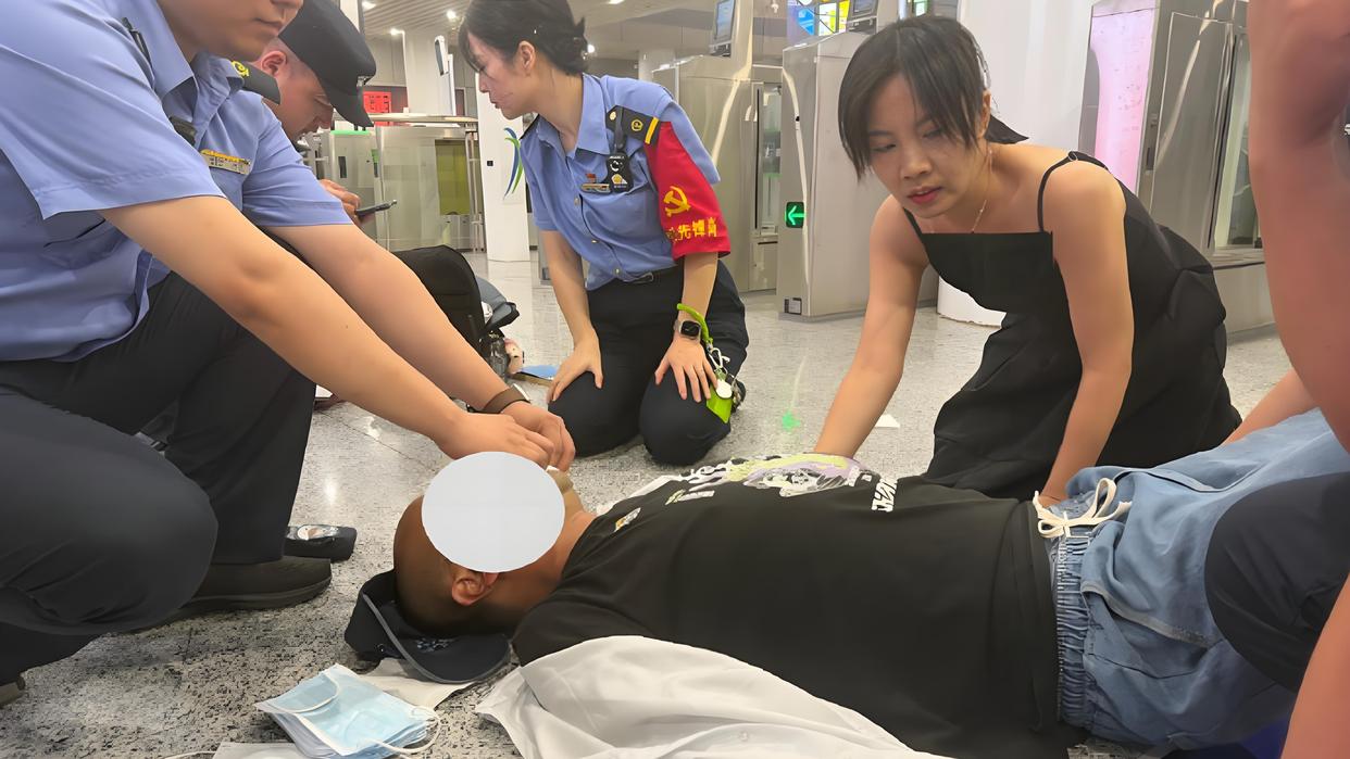咬掉穿戴甲救人护士：很痛但应该的