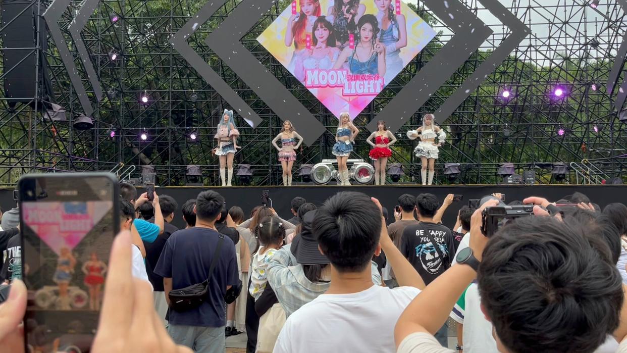 媒体评欢乐谷女团表演被指擦边