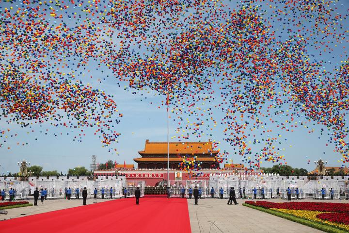 天安门广场放飞气球可完全降解