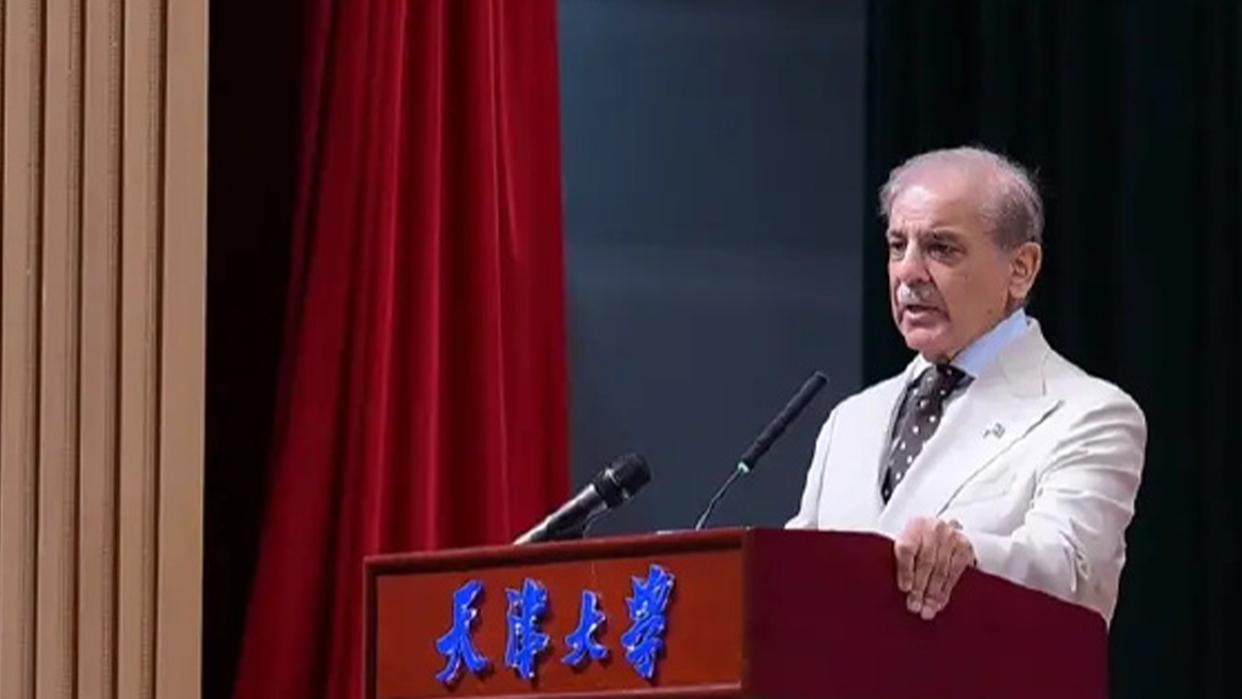 巴基斯坦总理在华演讲激动拍桌