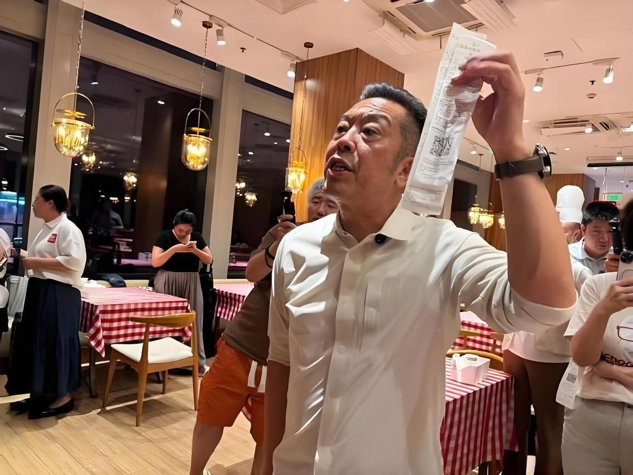 西贝贾国龙：我骂不过罗永浩