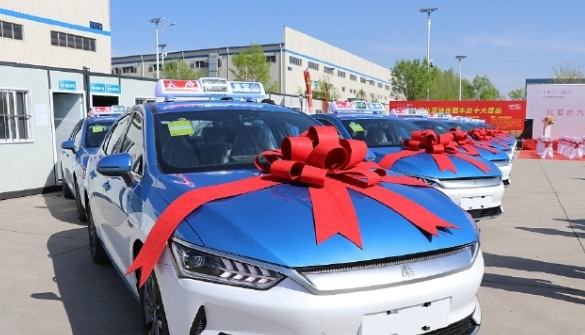 全球首个出租车纯电动化城市车辆退役换新，山西太原超 1000 台比亚迪汽车陆续交付