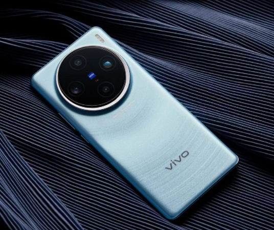消息称 vivo X100 Ultra 手机名称确定，定档五月发布