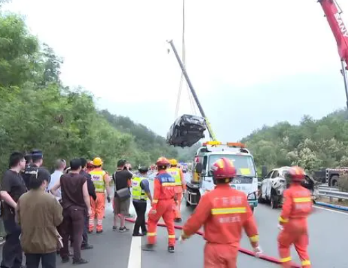 广东梅大高速路塌陷，遇难人数上升至36人