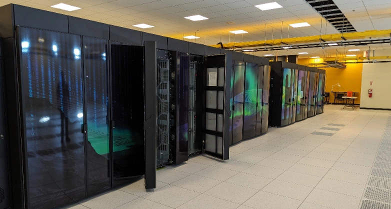 成交价 480085 美元，美国政府退役超级计算机“夏延”成功拍出-第1张图片