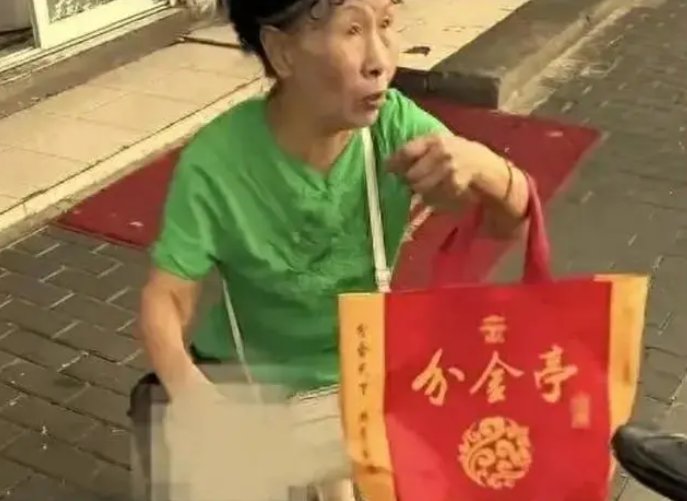 南京10元咖啡阿姨回应爆火：开店三十多年