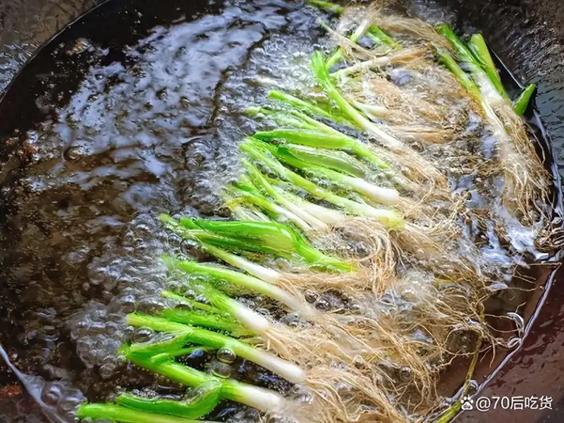 葱油的熬制方法_正宗葱油的熬制流程