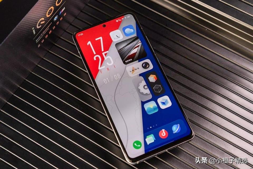 iqooneo5s和iqoo7哪個(gè)好（iQOO 7與iQOO Neo5s對(duì)比）