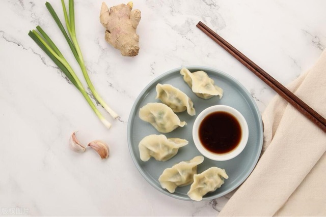 为什么饺子煮熟了会浮起来？饺子煮多久才熟？