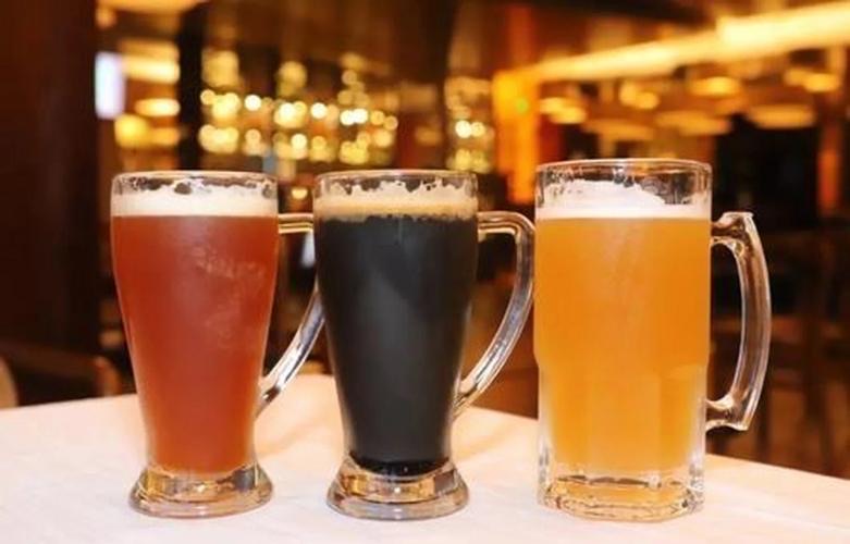 白啤酒黄啤酒黑啤酒区别有哪些