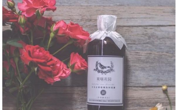 如何自制玫瑰纯露 自制玫瑰纯露的方法