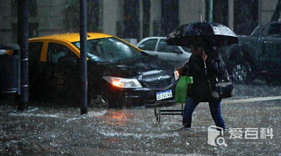 暴雨天可以玩電腦嗎？下雨天還能玩電腦嗎